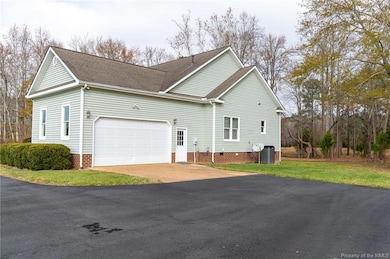 8975 Coles Landing Dr, Gloucester, VA 23061 - photo 7