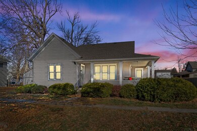 318 W 9th St, Auburn, IN 46706 - photo 2