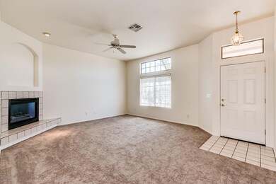 Greatroom w/gas fireplace