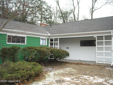 1054 Hickory Rd, Schenectady, NY 12309 - photo 4