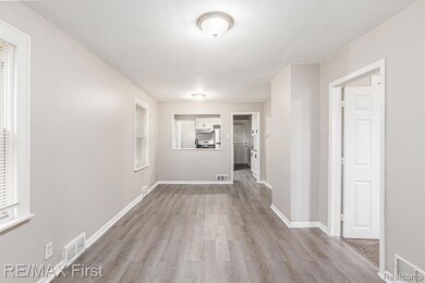 8311 Toepfer Rd, Warren, MI 48089 - photo 5