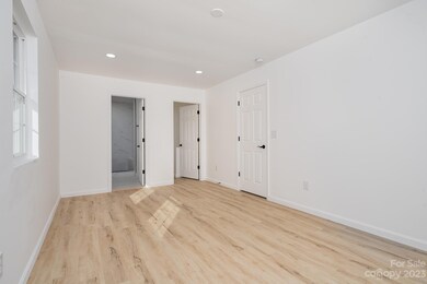 2442 Senior Dr, Charlotte, NC 28216 - photo 7