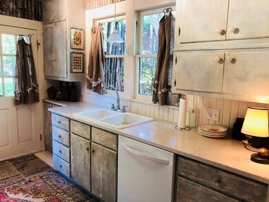 306 Cottonwood St, Fredericksburg, TX 78624 - photo 5