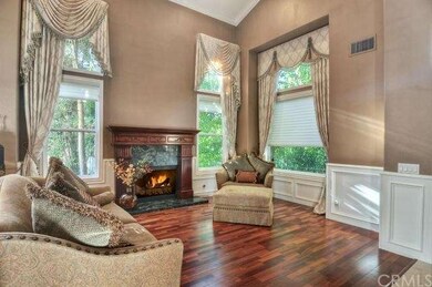 Light and bright living room with Brazilian floors
