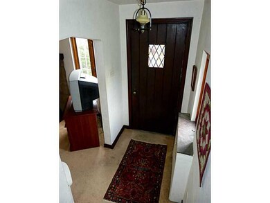Entry/Foyer.
