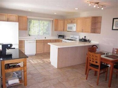 417 Captain Eames Cir, Ashland, MA 01721 - photo 2