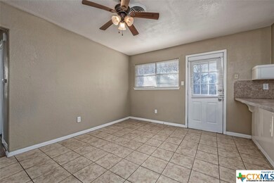 202 Hardeman St, Copperas Cove, TX 76522 - photo 4