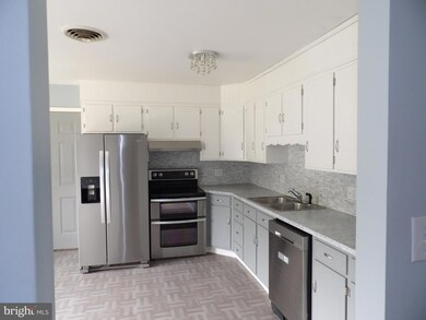 10480 Buena Vista Dr, Waynesboro, PA 17268 - photo 2