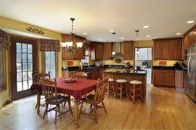 675 Bluegrass Dr, Wheaton, IL 60189 - photo 5