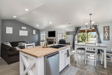 754 NW Green Forest Cir, Redmond, OR 97756 - photo 5