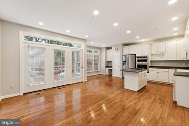 8048 Kidwell Town Ct, Vienna, VA 22182 - photo 4