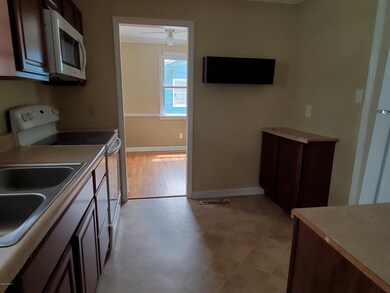 518 Oak Ln, Jacksonville, NC 28540 - photo 5