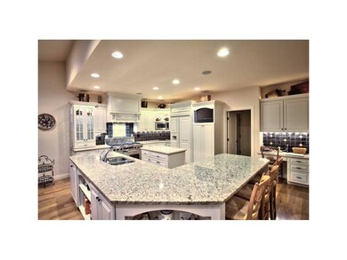 Kitchen. AMAZING KITCHEN WITH GRANITE COUNTERTOPS,