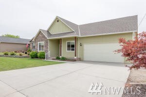 1832 3rd St NE, East Wenatchee, WA 98802 - photo 3