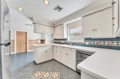 6327 Wynnwood Ln, Houston, TX 77008 - photo 7