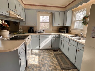 406 S Cedar Ave, Siler City, NC 27344 - photo 3