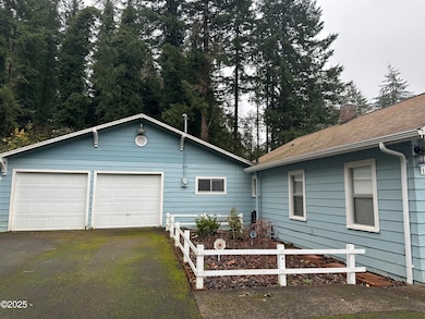 1572 NE Arcadia Dr, Toledo, OR 97391 - photo 2