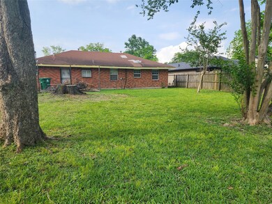 7630 Weyburn St, Houston, TX 77028 - photo 4