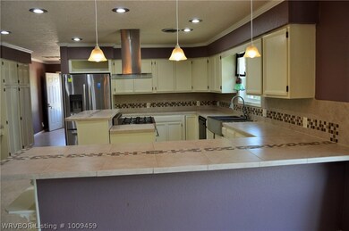 Kitchen with Eating Bar