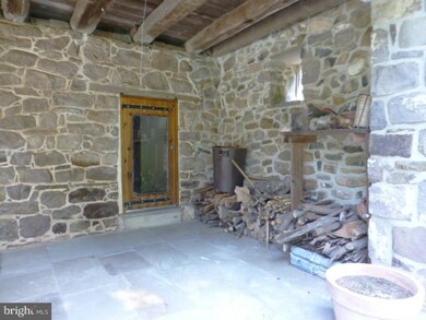 238 Sycamore Ln unit B, Phoenixville, PA 19460 - photo 3