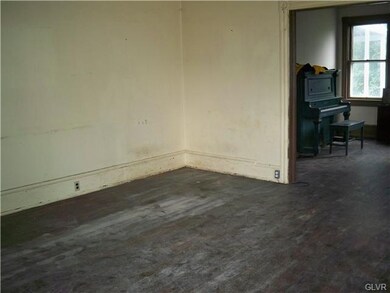 111 W Ridge St, Lansford, PA 18232 - photo 4