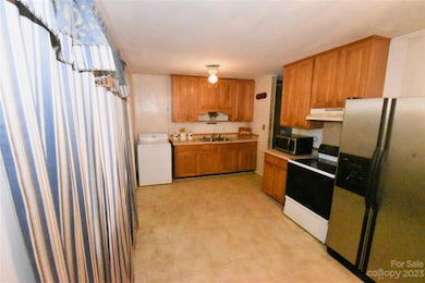 2612 Abelwood Rd, Charlotte, NC 28216 - photo 4