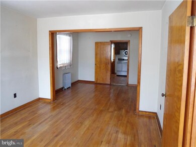 445 Schiller Ave, Trenton, NJ 08610 - photo 5