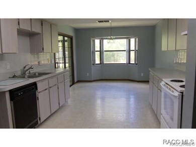 KITCHEN TOWARD BREAKFAST NOOK
