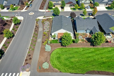 2482 NW Ivy Ave, Redmond, OR 97756 - photo 5