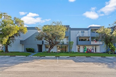 9371 Fontainebleau Blvd unit I112, Miami, FL 33172 - photo 2