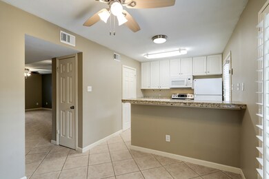 10270 Briar Forest Dr unit 257, Houston, TX 77042 - photo 4