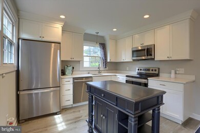 892 W Chestnut St, Coatesville, PA 19320 - photo 3