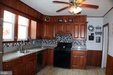 327 Stuart Ave, Downingtown, PA 19335 - photo 2