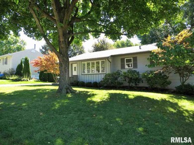 1529 Hickory Ln, Bettendorf, IA 52722 - photo 2