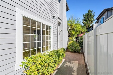 8619 Via Mallorca unit C, La Jolla, CA 92037 - photo 2