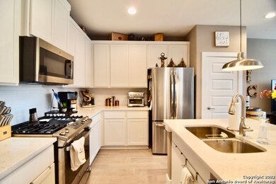 1511 E Sandalwood Ln unit 11, San Antonio, TX 78209 - photo 2