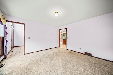 10131 Weathersfield Dr, Mentor, OH 44060 - photo 5