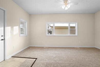 132 18th St NW, Cedar Rapids, IA 52405 - photo 3