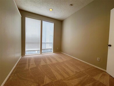 2002 N Fitzhugh Ave unit 4, Dallas, TX 75204 - photo 7
