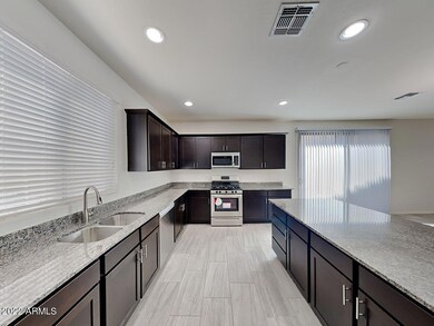 sandal kitchen 2