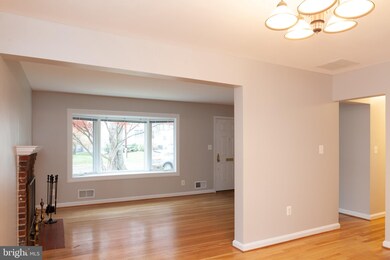 111 S Spring St, Falls Church, VA 22046 - photo 3