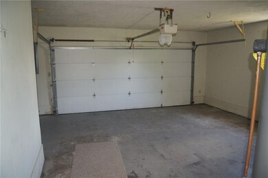 4740 E Mission Ct, Columbus, IN 47203 - photo 4