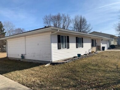 1003 Cherry Hills Dr, Shenandoah, IA 51601 - photo 4