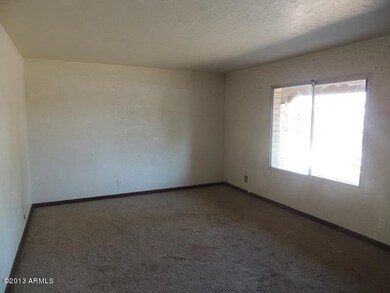 023-276699 Living Room