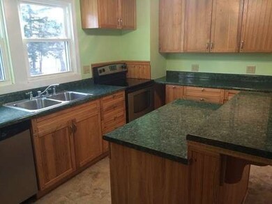 170 Goodwin St, Springfield, MA 01151 - photo 4