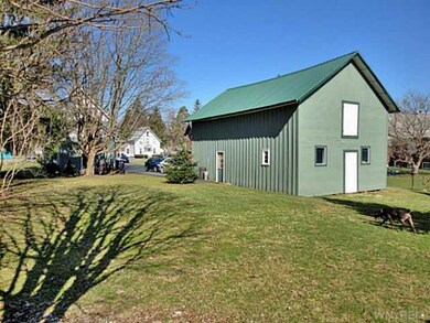 Parking Lot/Garage
