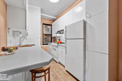 322 W 72nd St unit 10D, New York, NY 10023 - photo 5