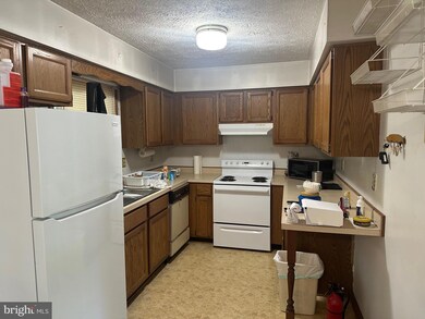 11087 Crest Ln, Bealeton, VA 22712 - photo 4