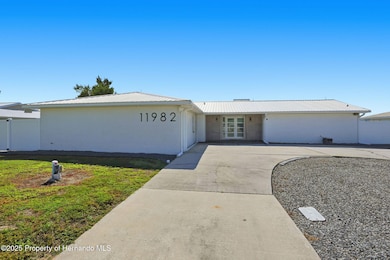 11982 W Bayshore Dr, Crystal River, FL 34429 - photo 3