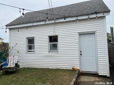 742 S 9th St, Lindenhurst, NY 11757 - photo 4